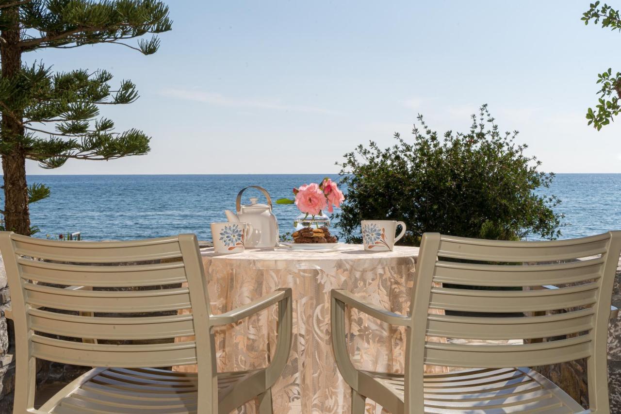 Villa Plori Makrýgialos エクステリア 写真